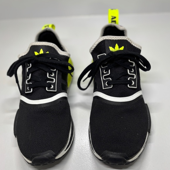 Adidas NMD_R1 Black and Lime Athletic Shoes men’s size 8.5 - Picture 3 of 10